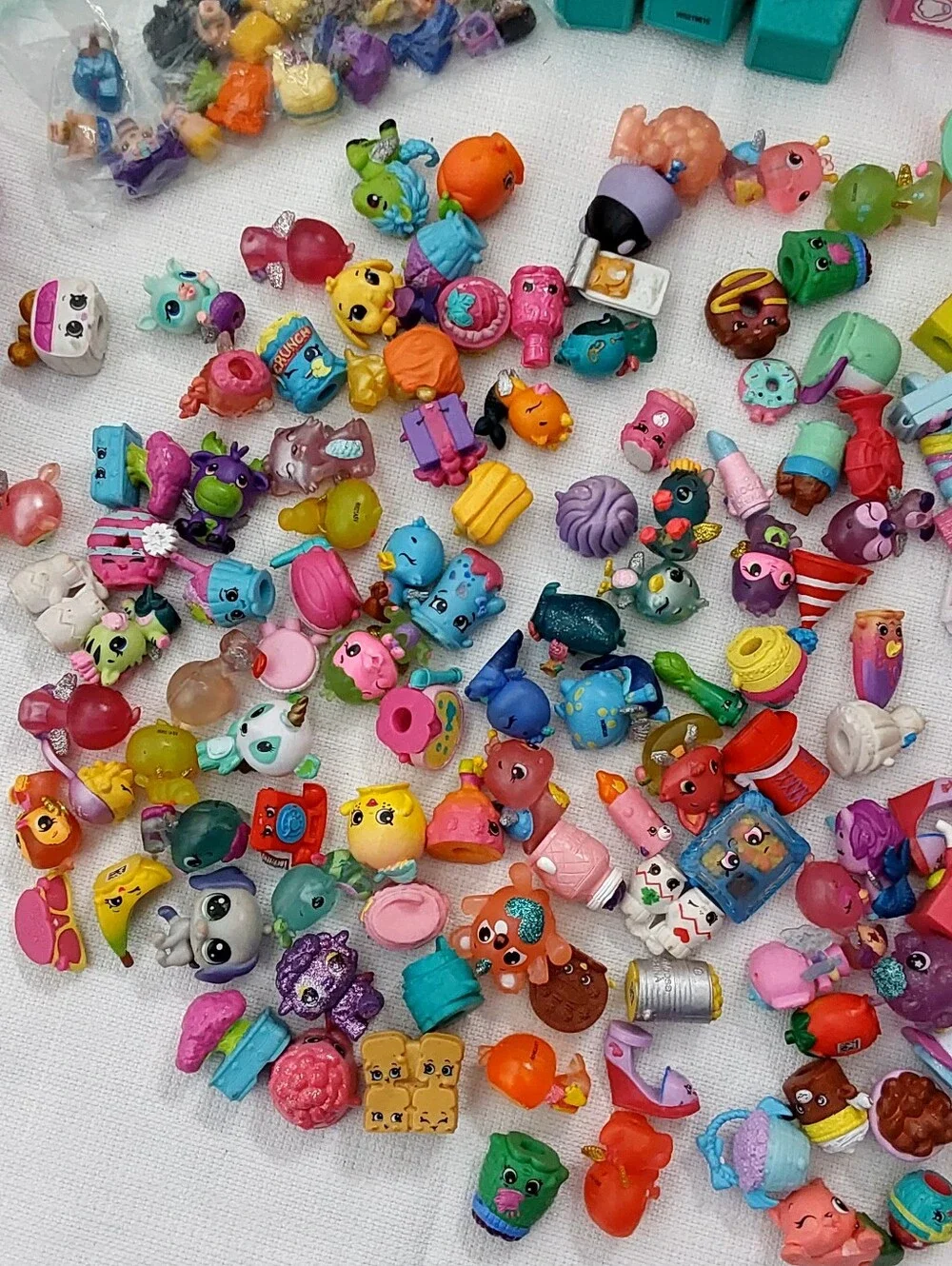 Shopkin & Hatchimals  Lot's